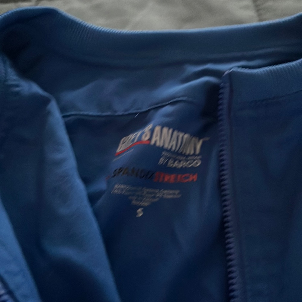 Zippered scrub jacket
